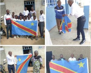 ​Territoire de Beni: À son retour de Kinshasa, Zawadi Mukovi exprime son patriotisme en dotant plusieurs écoles et bureaux locaux de drapeaux de la RDC